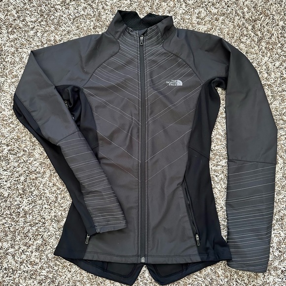 The North Face Windwall Jacket - Picture 1 of 8